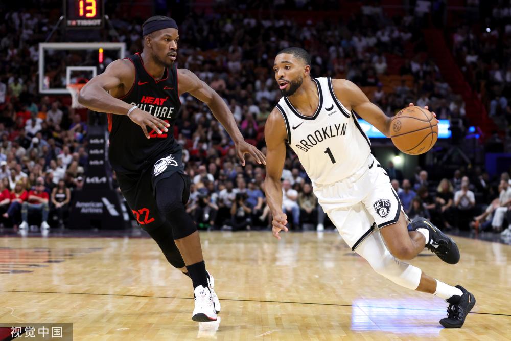 大批游客和 大批游客和