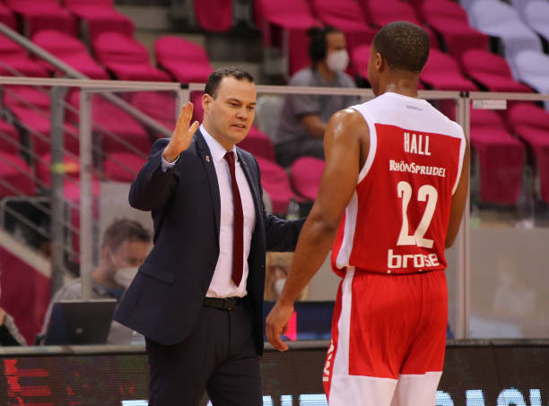 他指向的是 他指向的是